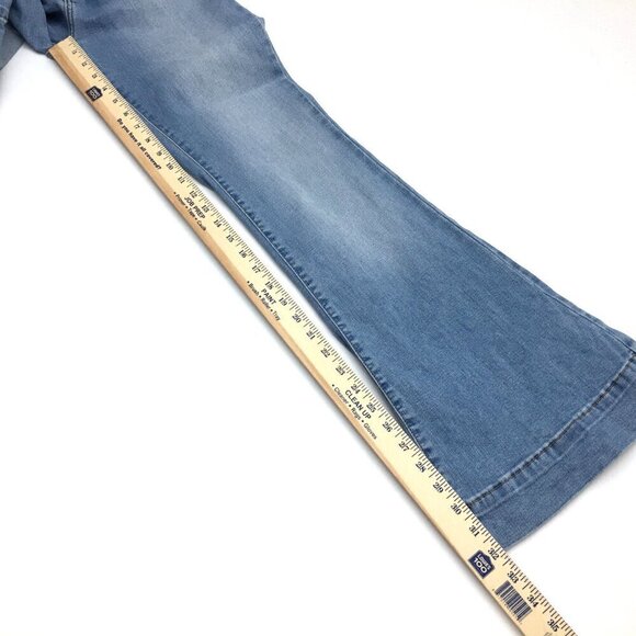 Fashion Nova Women's Jeans Flare Leg High Rise Light Wash Juniors 9 length 32" - Picture 4 of 8